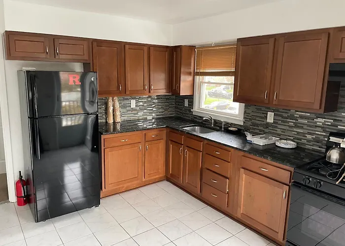 Cozy Home Near Downtown Rahway